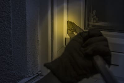 Alles über Einbrecher 2 Was Sie über Einbrecher wissen müssen. erklären wir Ihnen im Ratgeber von Blockalarm